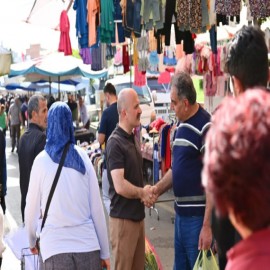Vali Varol, pazarda vatandaşların taleplerine kulak verdi