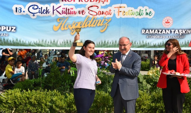 Yılda 23 bin ton çilek üreten Köprübaşı'nda en güzel çilek tatlısına ödül!