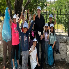 Kaymakam Ergin, öğrencilerle çöp topladı