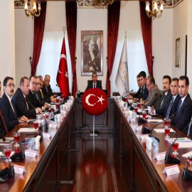Vali Aktaş’tan kaymakamlara net talimat: Hizmet vatandaş odaklı olacak