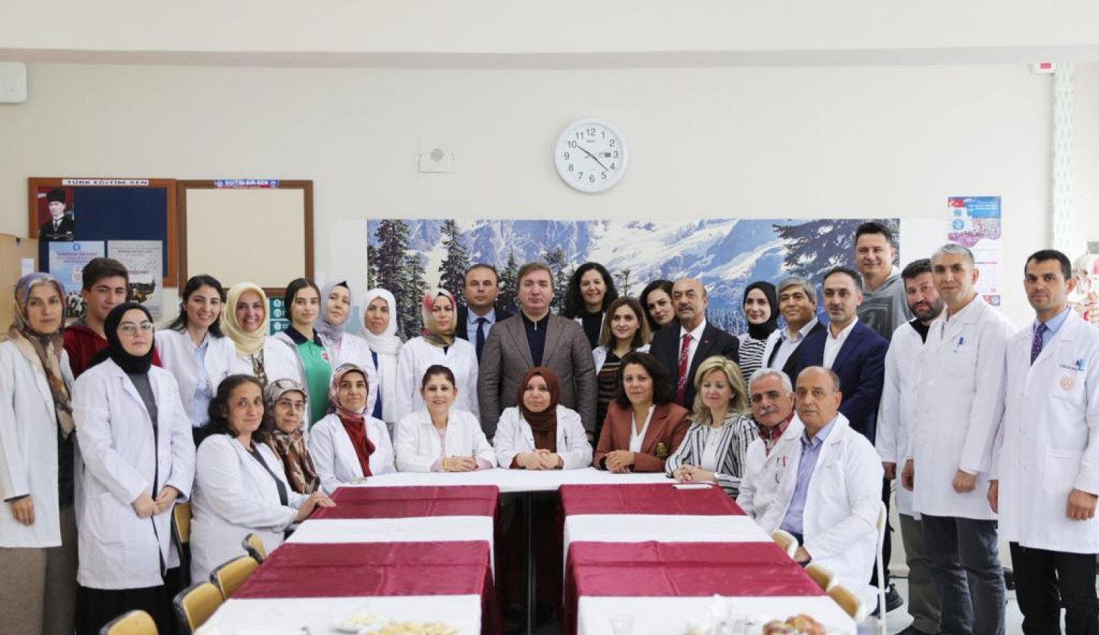 Öğretmenlerle sohbet eden Vali Aydoğdu: Öğrenciler için dertlenmeliyiz;