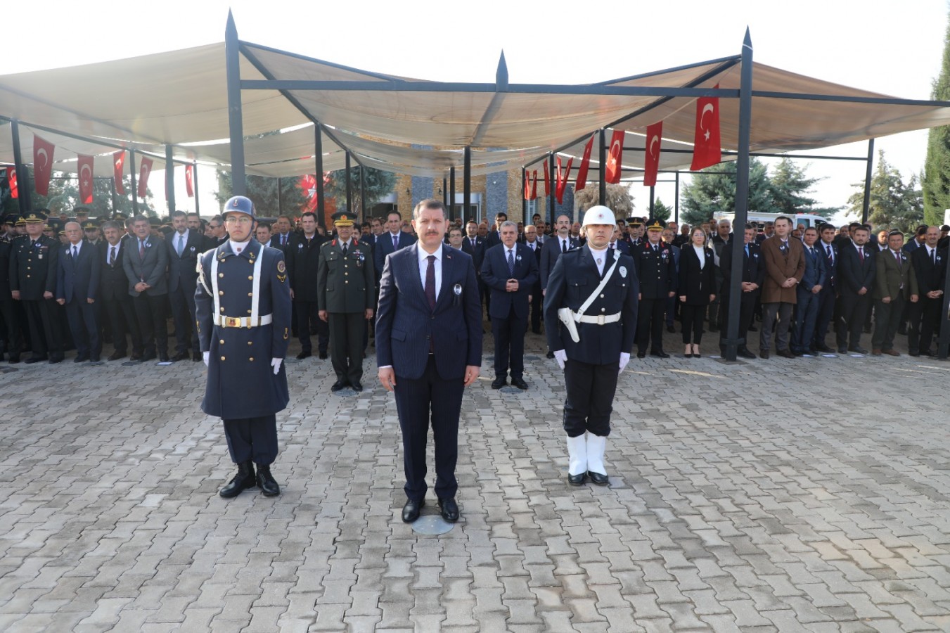 Atatürk, her Türk evladının kalbinde yaşıyor;