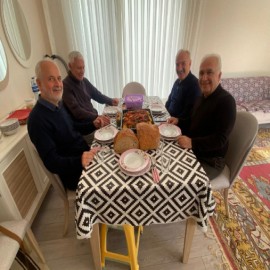 Dünya ev arkadaşları günü için 42 yıllık dostlardan öneri