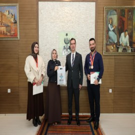 Vali Karakaya, Bitlis'i gururlandıran öğretmenleri tebrik etti