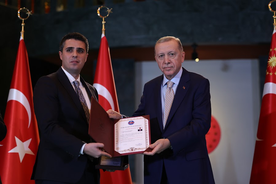Muhammet Fatih Demirel’e ‘Yılın İdarecisi’ ödülü;