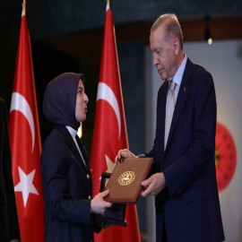 Kutsal Baytak’a özel ödül