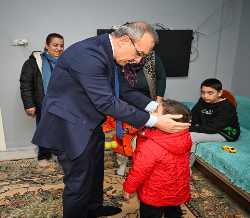 Kandil akşamını İzmit'teki ailelerle geçirdi