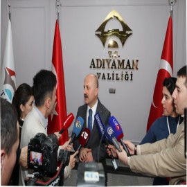 Yabancı gazetecilere deprem çalışmalarını anlattı
