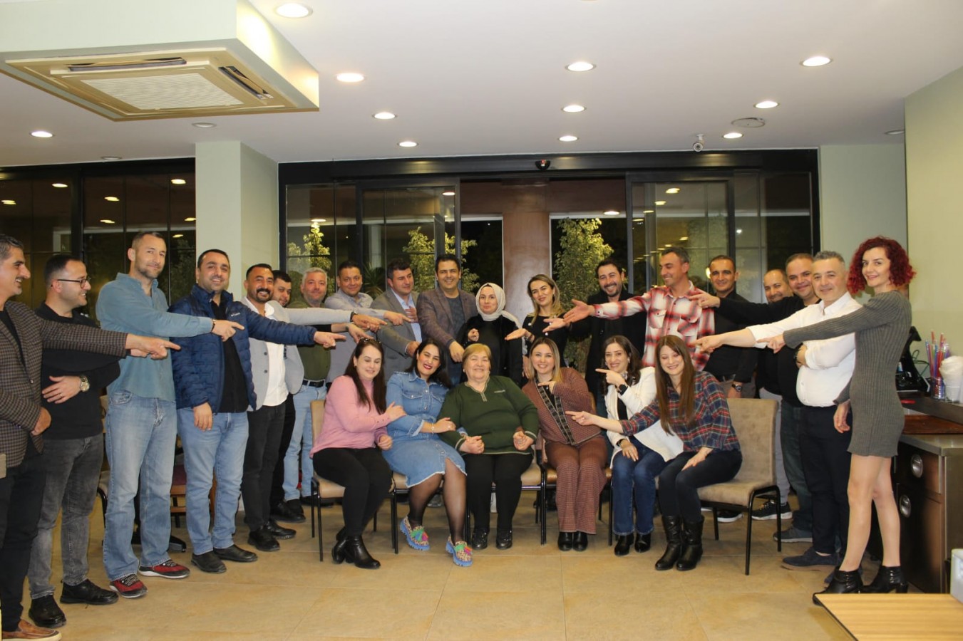 Vefalı öğrencilerinden, ilkokul öğretmenlerine 27 yıl sonra büyük sürpriz;