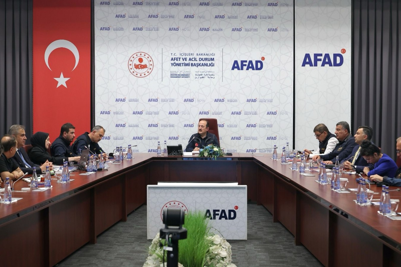 Deprem bölgesindeki durum masaya yatırıldı;