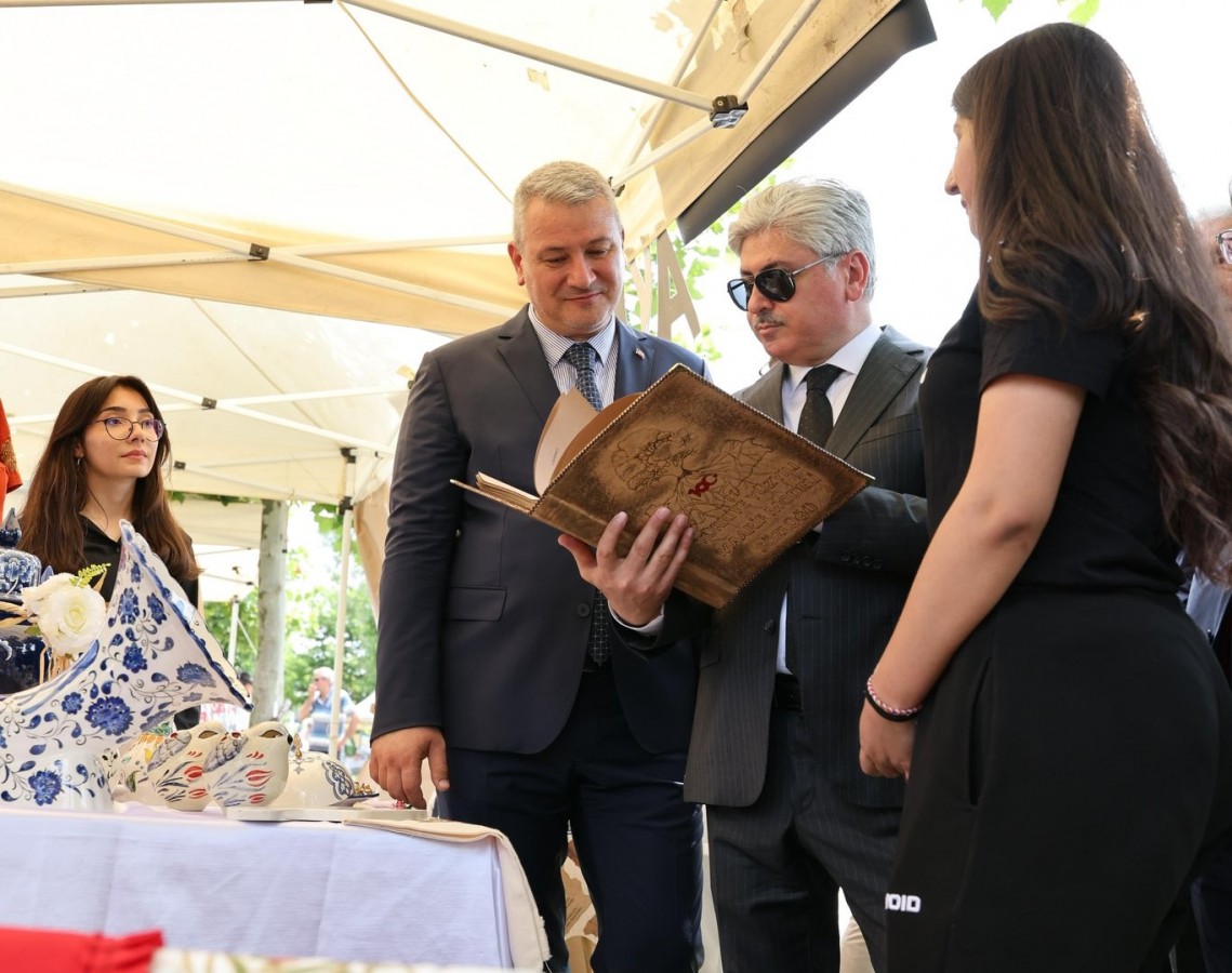 "Kültürümüze ve dilimize sahip çıkan öğrencileri kutluyorum";