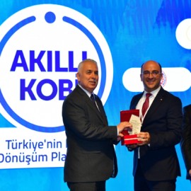 Vali Yıldırım'dan dijital dönüşüm çağrısı: Günümüzde dijitalleşme bir tercih değil, zorunluluk