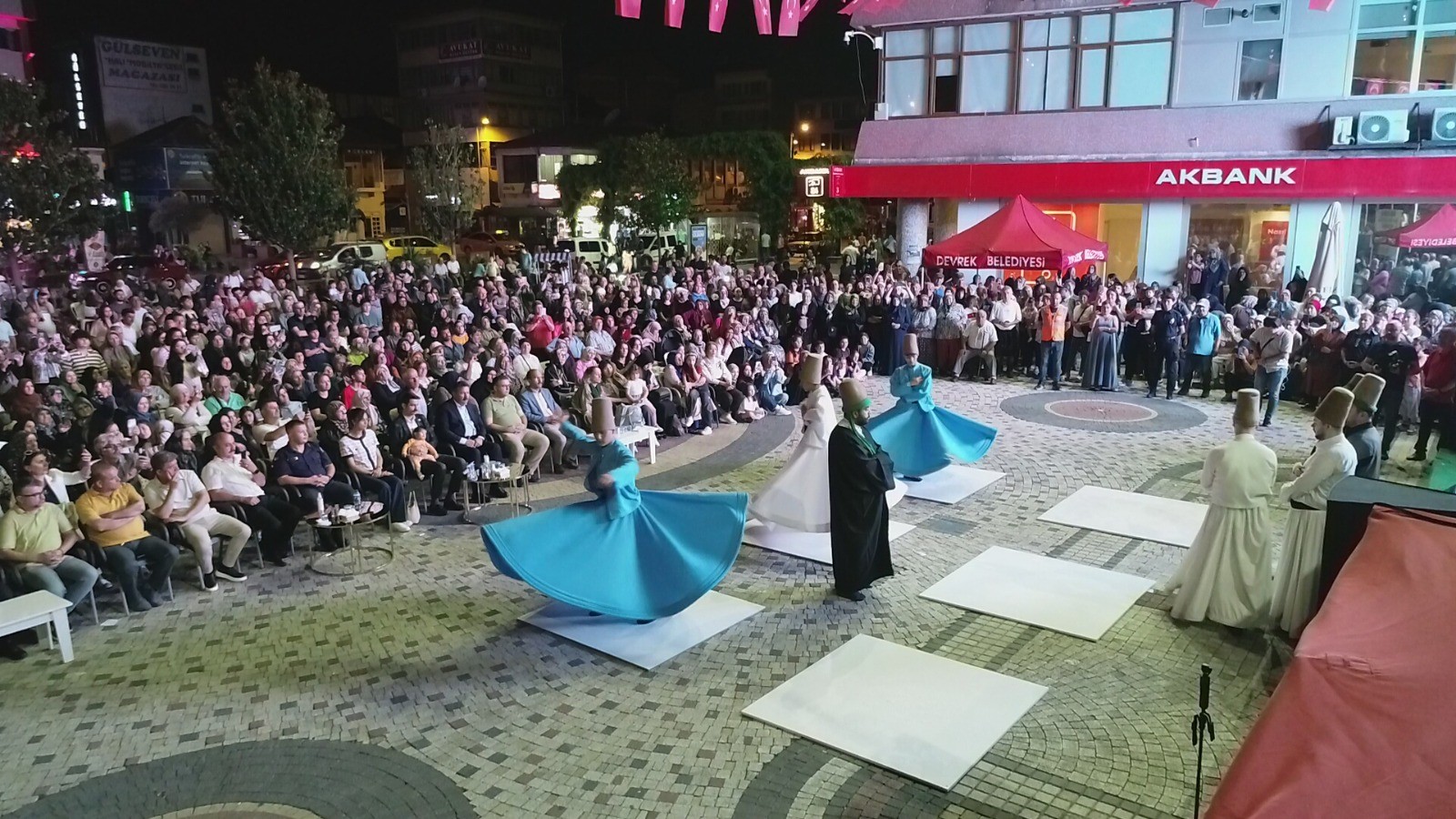 "Aşure günü dayanışma ruhunu güçlendiriyor";