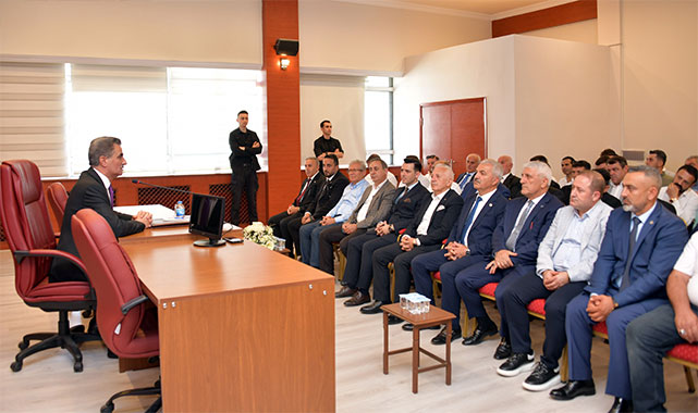 Vali Baruş'tan iş insanlarına çağrı: Burada yapılacak her yatırım, hemşehrilerimizin iş ve aş sahibi olmasına katkı sağlayacak;