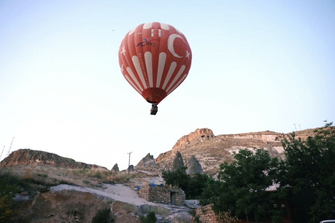 Vali balonla Soğanlı’yı havadan izledi