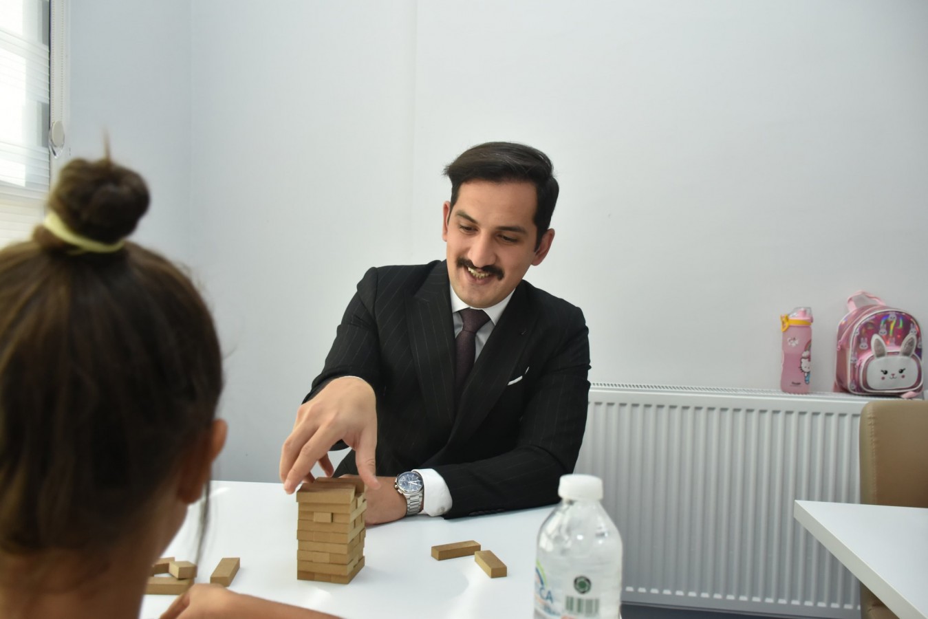 Kaymakam İpek, öğrencilerle oyun oynadı;
