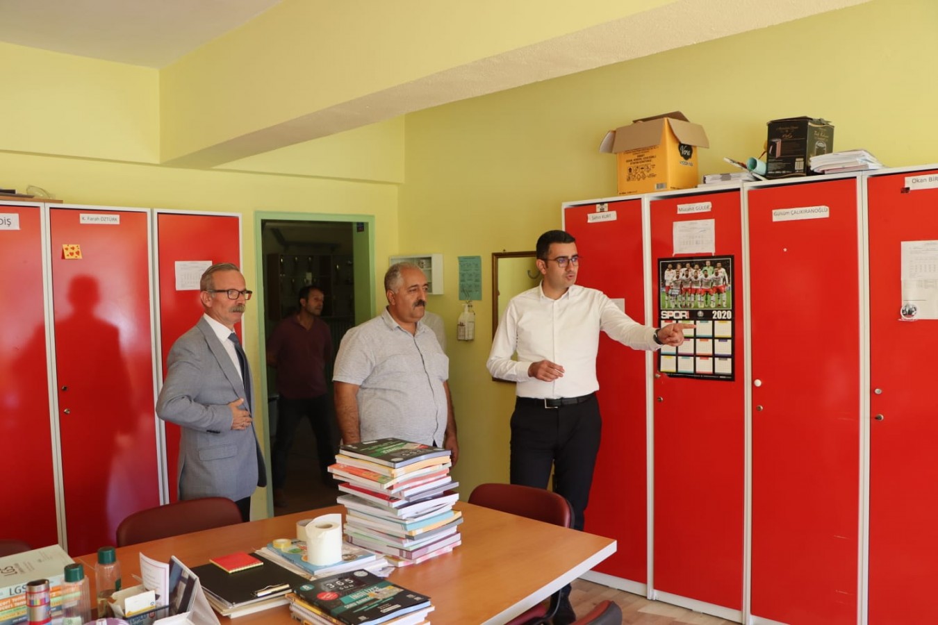 Okulların son kontrollerini yaptı