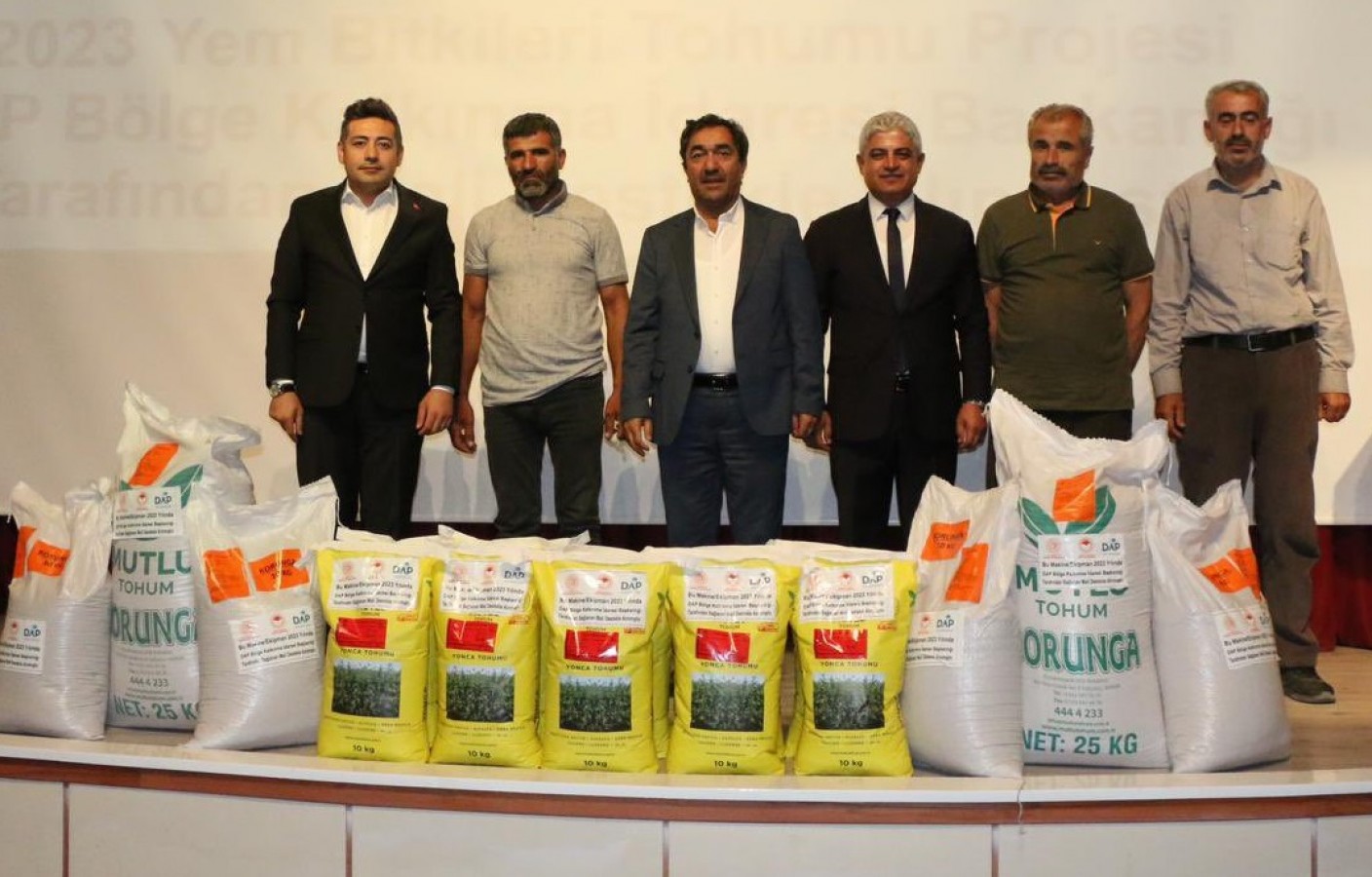 Çiftçilere 10 ton yem tohumu;