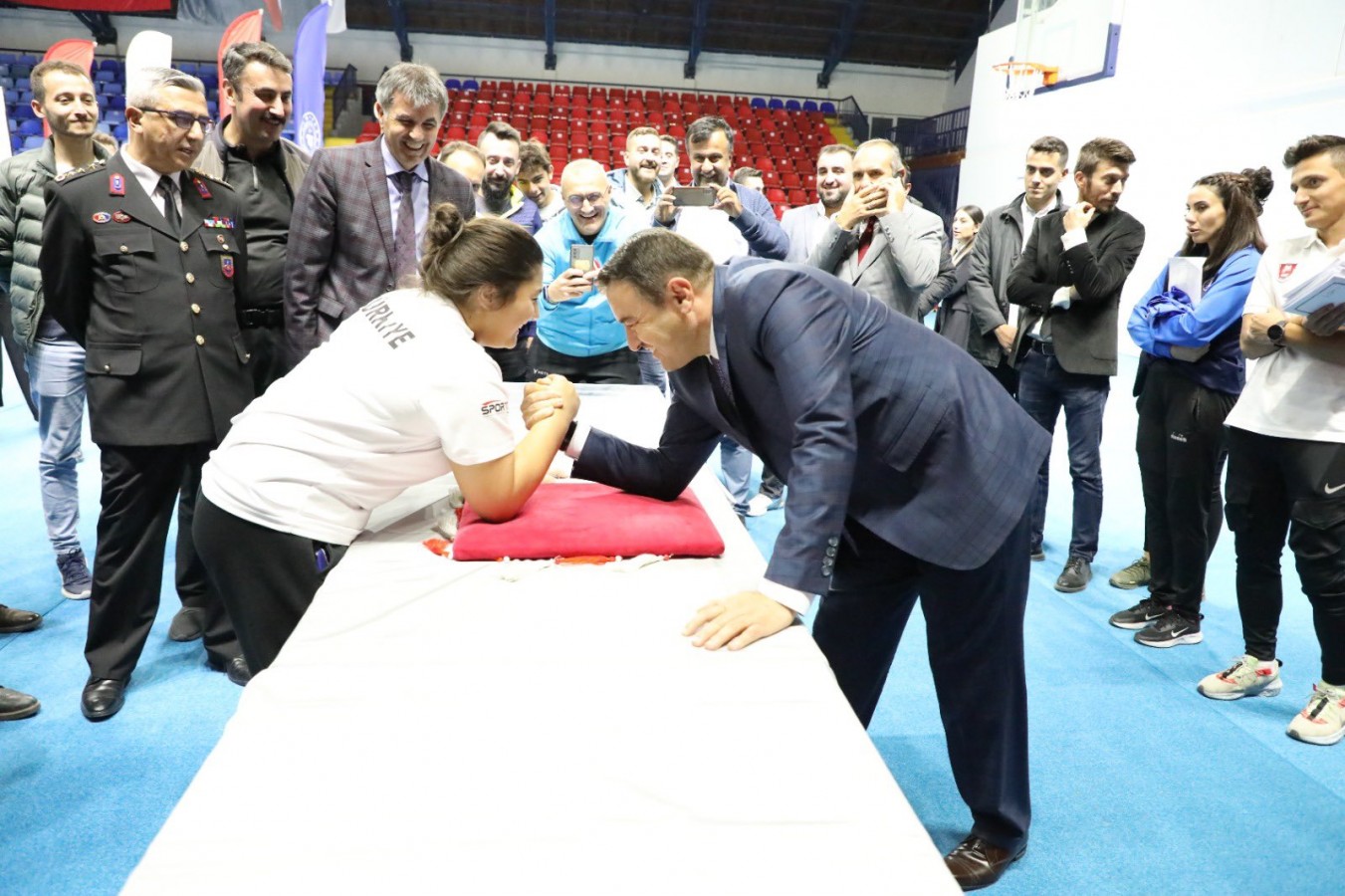 ‘Sporun enleri’ni ödüllendirdi