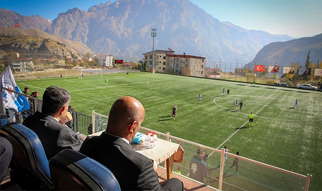 Vali Çelik'ten, Hakkarigücü Kadın Futbol Takımı’na destek