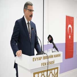 "Sizler,  Türkiye Yüzyılı'nın mührünü kalbine kazıyacak olan nadide gençlersiniz"