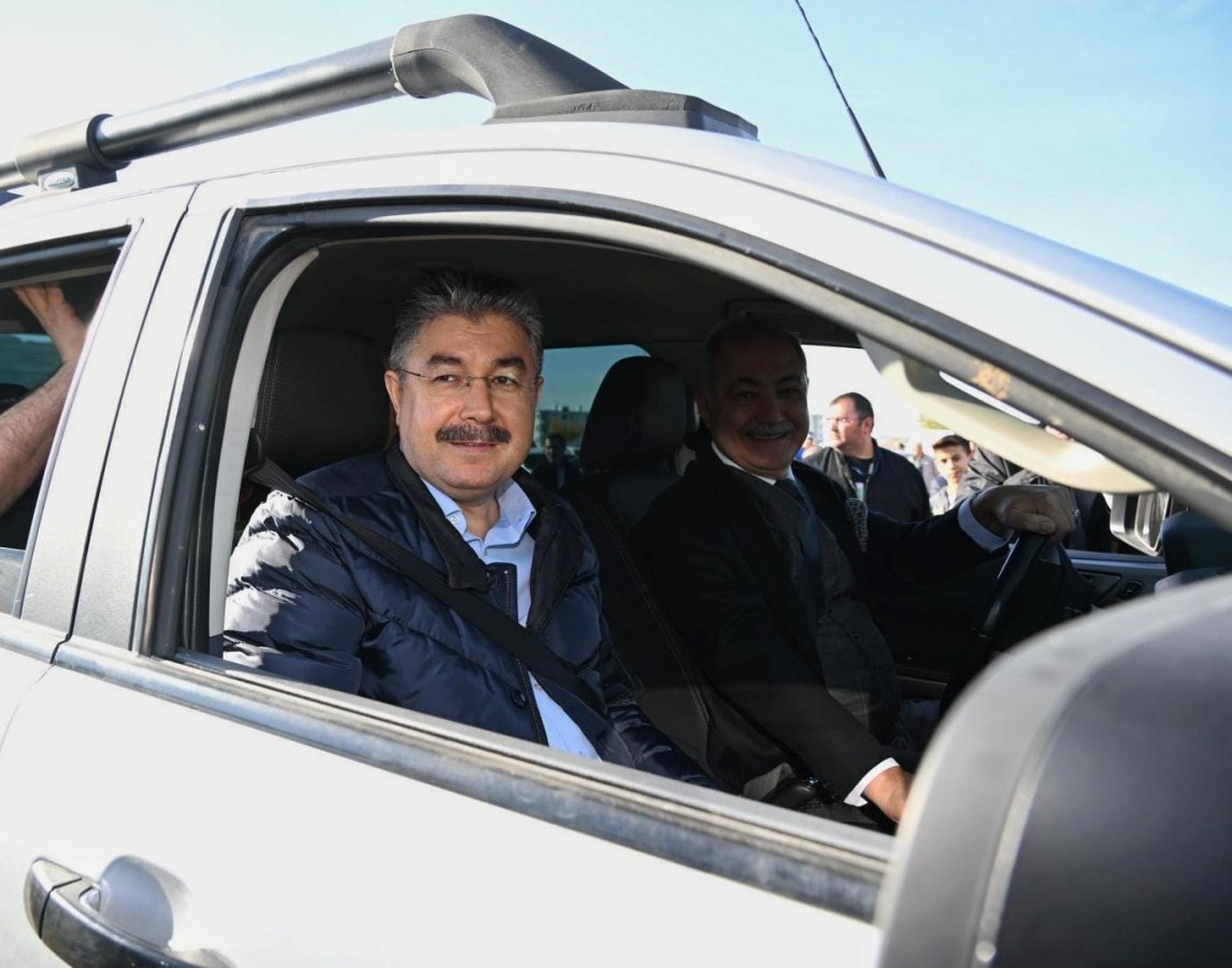 Off road yarışlarının startını verdi;