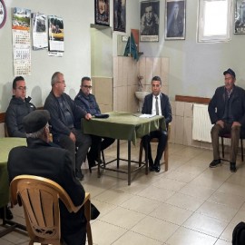 Köylülerin sorununu dinledi, talimat verdi