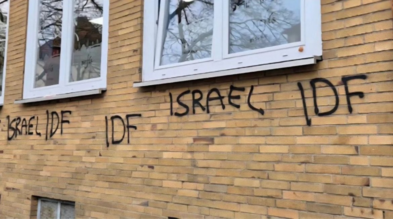 Almanya'da iki Türk camisine saldırı;