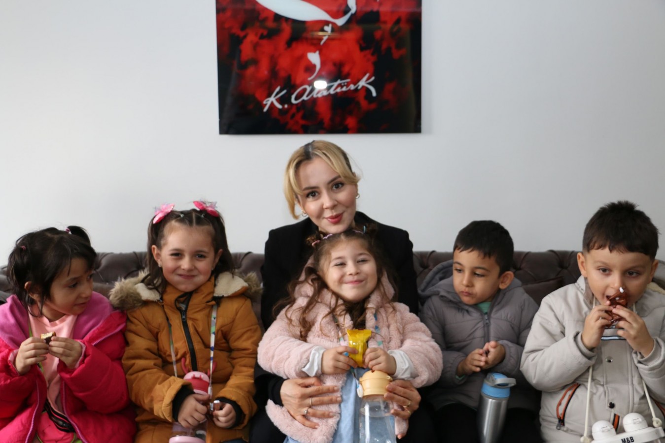 Kaymakam Şıktaş, miniklerin sorularını makamında yanıtladı