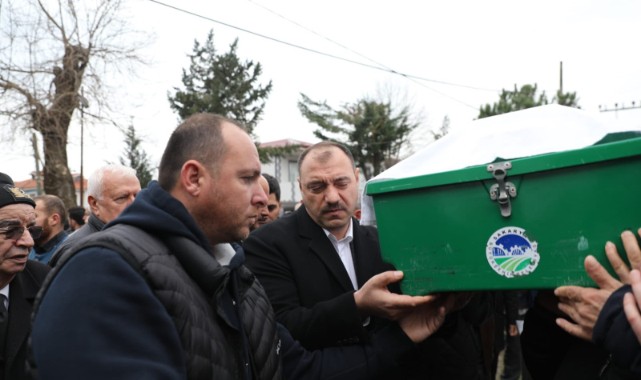 Şehit babasını son yolculuğunu uğurladı