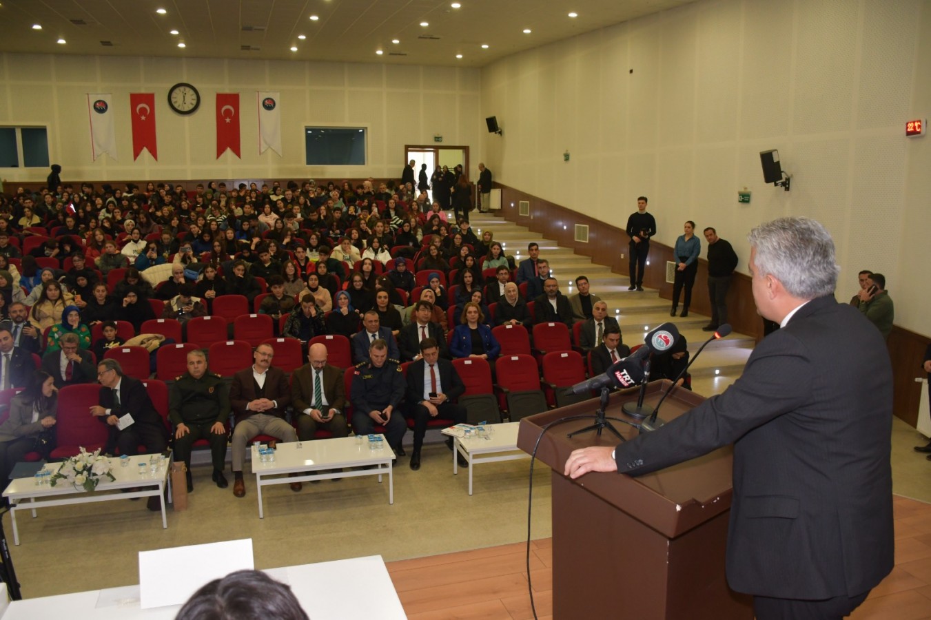 "Pırlanta gibi gençlerimiz geçmişinden güç alacak";