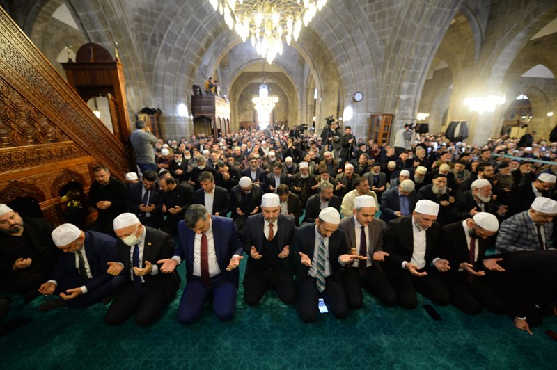 71 bin 221 hatim okundu;