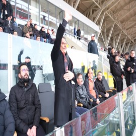 Taraftarlardan, Vali Özkan'a sevgi gösterisi