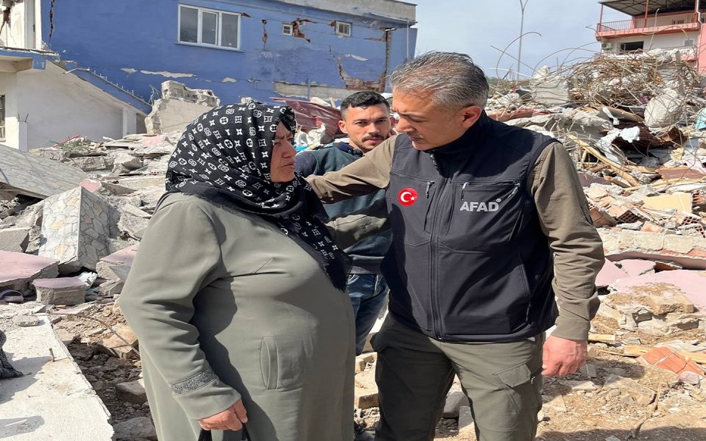 “Devletimiz tüm imkanlarıyla depremzedelerin yanında”;