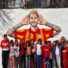 Eğil'de çocukların grafiti mutluluğu