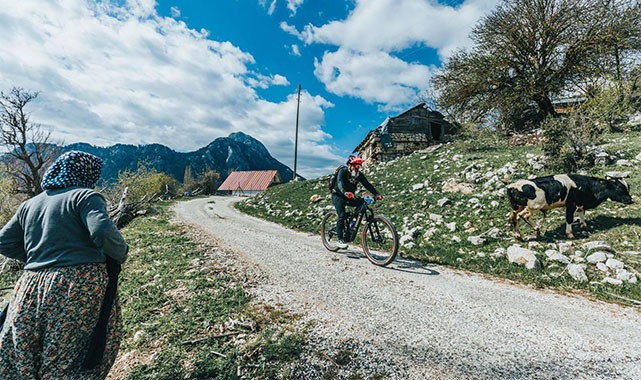 Kemer'de Trans Taurus Dağ Bisikleti Yarışı nefes kesti: ''Bu yarış için istifa ettim''