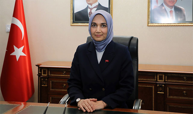 Türkiye'nin ilk başörtülü valisi... 3 yıl önce bugün göreve başlamıştı!;
