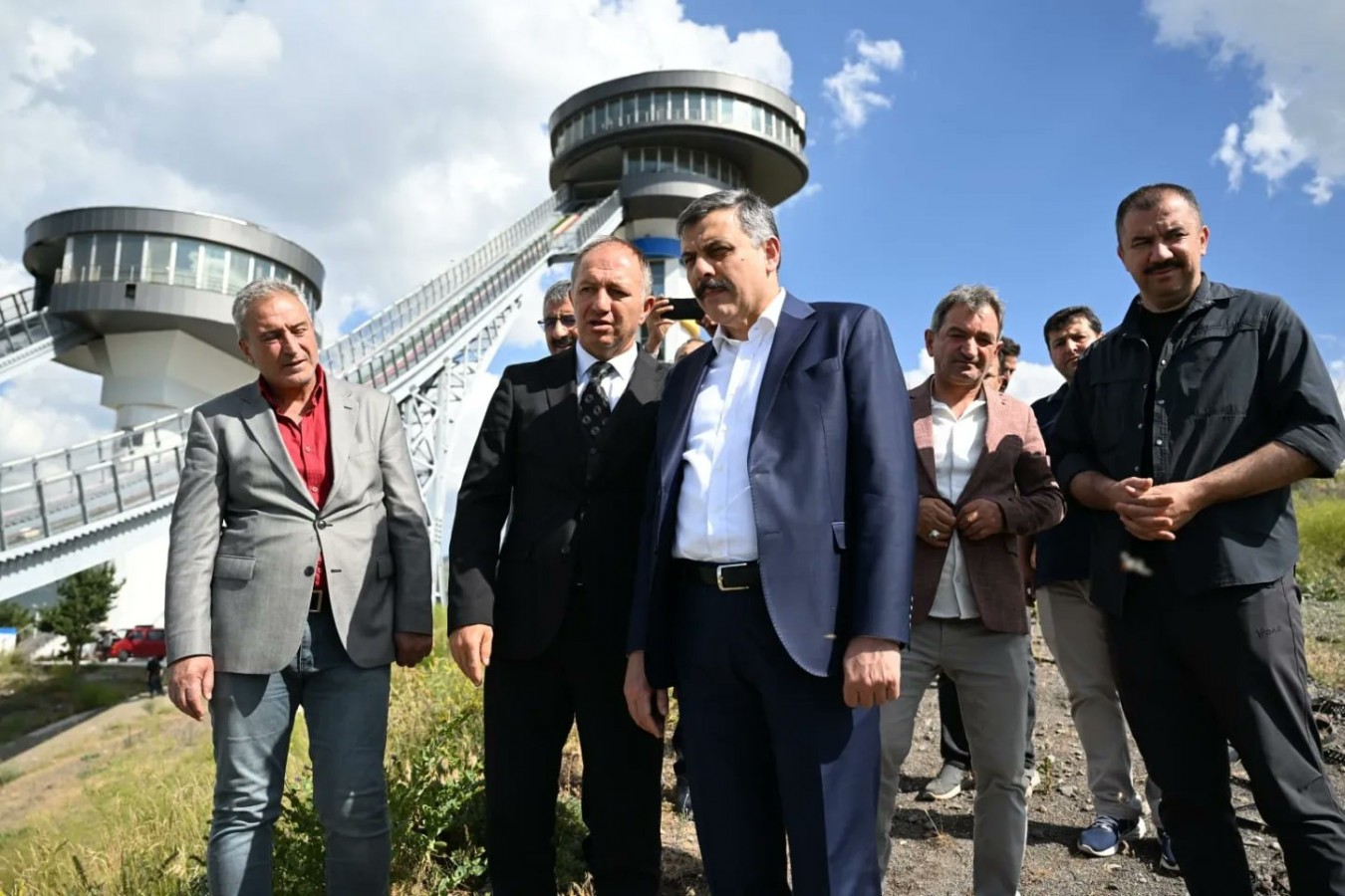 Kış oyunlarının sembol tesislerini denetledi;