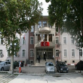 Tokat valisiz kalınca, akıllara o türkü geldi