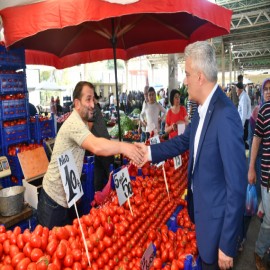 Pazarcı esnafının taleplerini dinledi