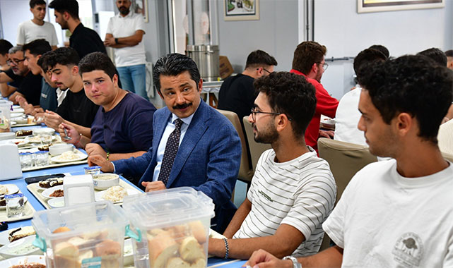 Vali Demiryürek, gençlerle bir araya geldi;