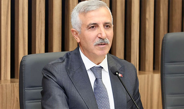 ''Şehrimizde hem üstyapı hem de altyapı çalışmaları yoğun şekilde devam ediyor'';