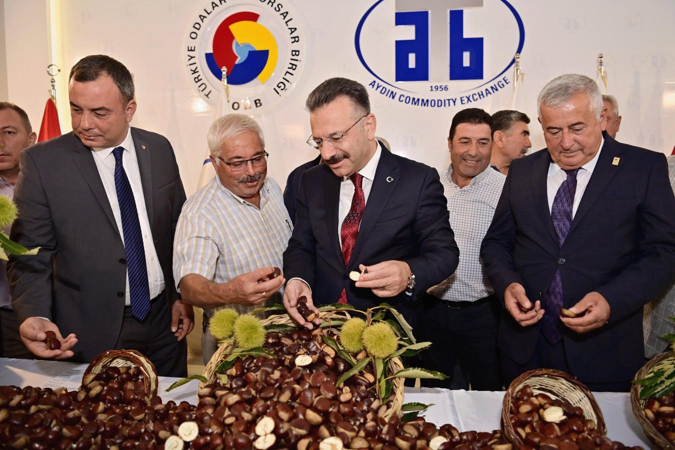 Sezonun ilk kestanesi kilosu 250 liradan alındı