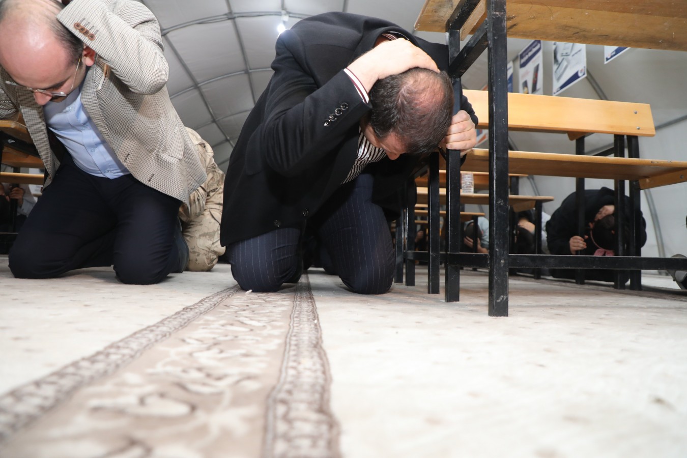 Türkiye genelinde 'Çök Kapan Tutun' tatbikatı yapıldı