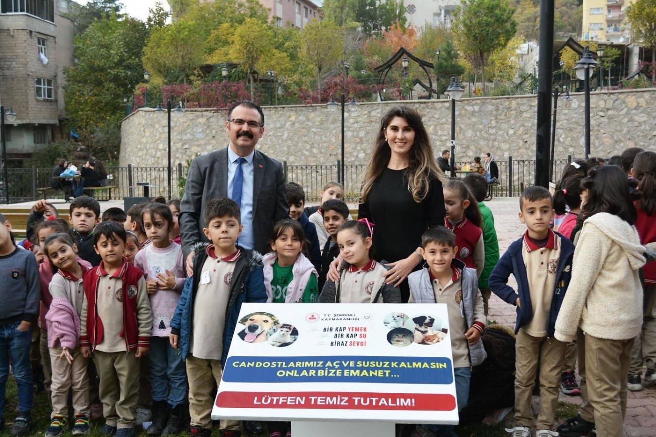 Sessiz dostlarımız için mama istasyonu;