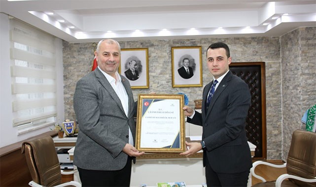 Çilimli Kaymakamı Alpay'a “Fahri Hemşehrilik Beratı”