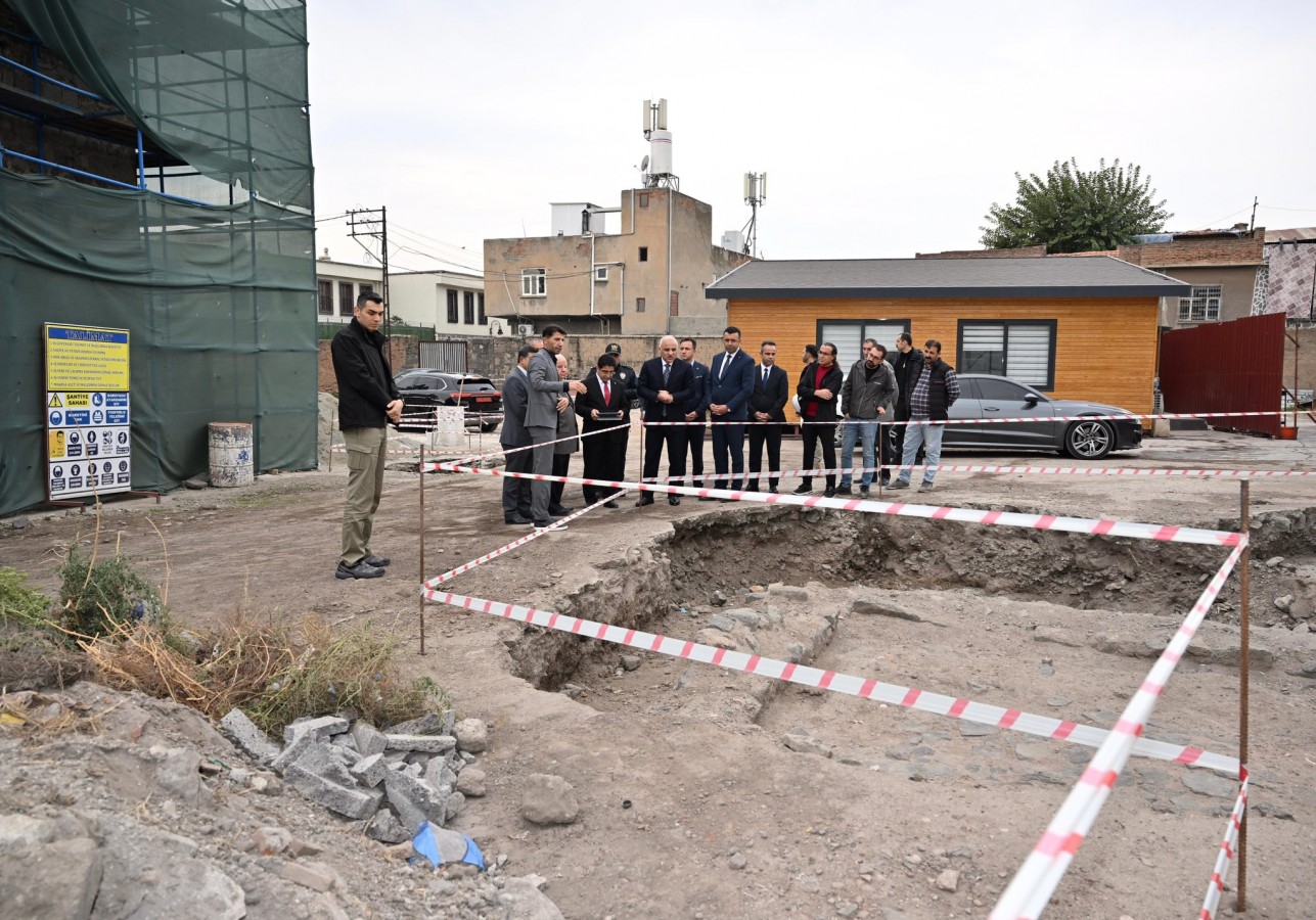 Vali Zorluoğlu, 500 yıllık Ermeni Kilisesi'nde inceleme yaptı;