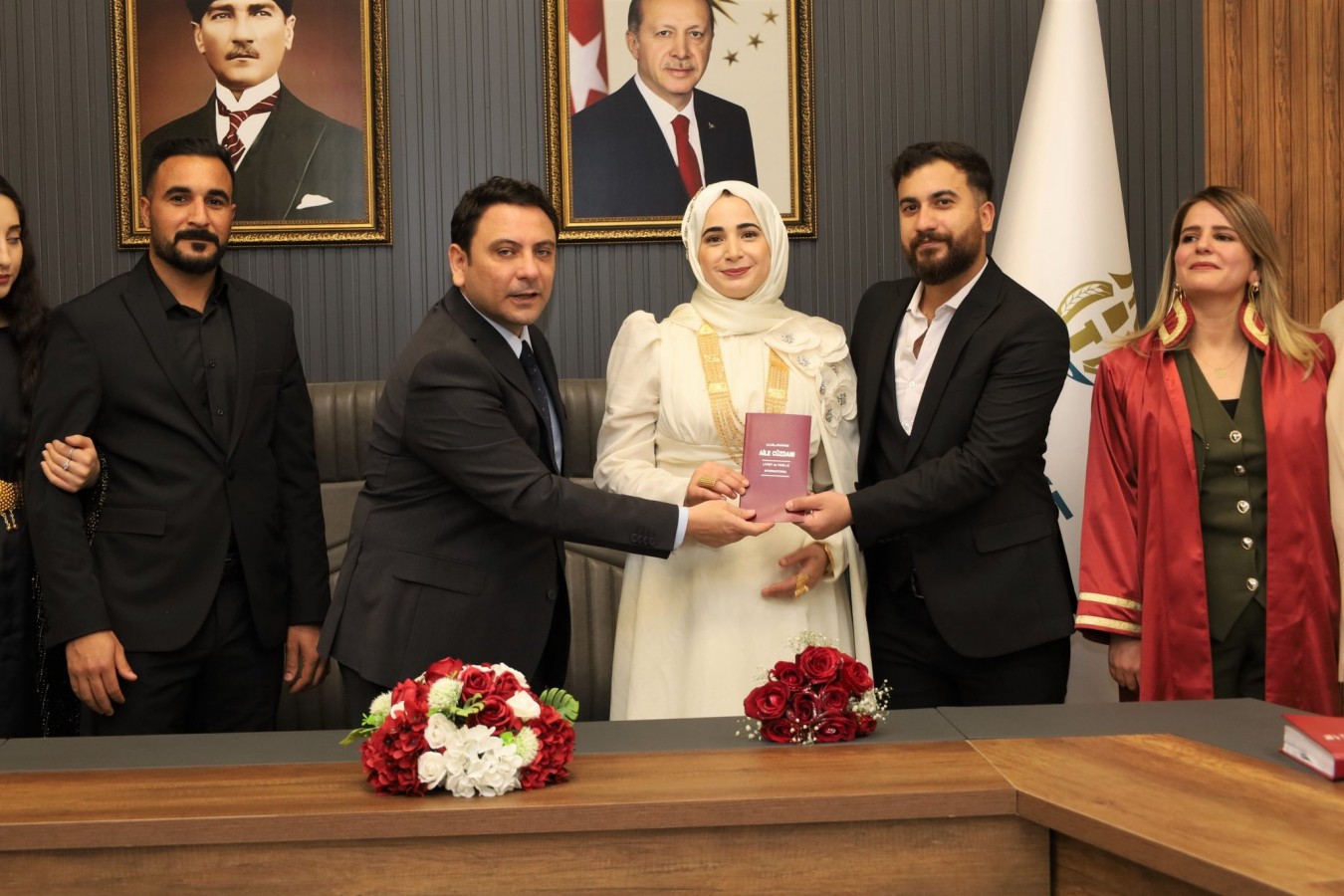 Kaymakam Şahin, 3 çiftin nikah şahitliğini yaptı;