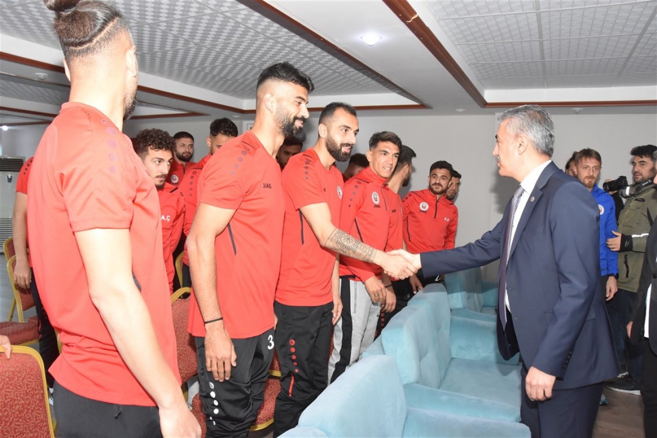 3. Lig lideri futbolcuları tebrik etti;