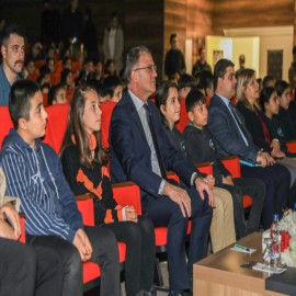 Kum sanatçısının gösterisi ilgiyle izlendi